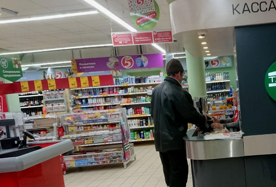 Вы оплатили товар в магазине, забрали свою покупку — но при выходе из торгового зала товар упал и испортился безвозвратно. Должны ли вам вернуть деньги в таком случае?