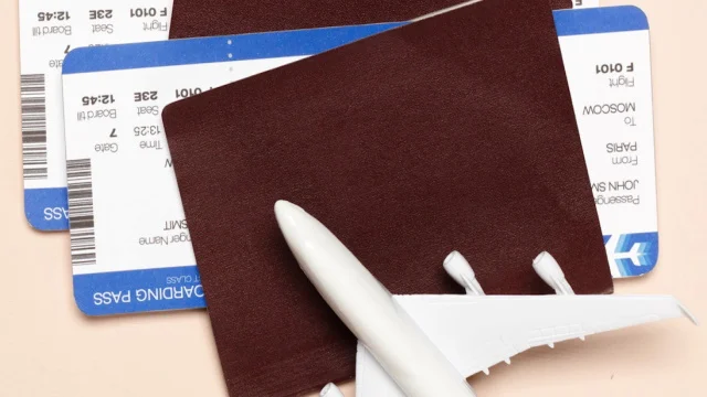 Пассажиру должны вернуть деньги за билет в случае невылета из-за плохой погоды