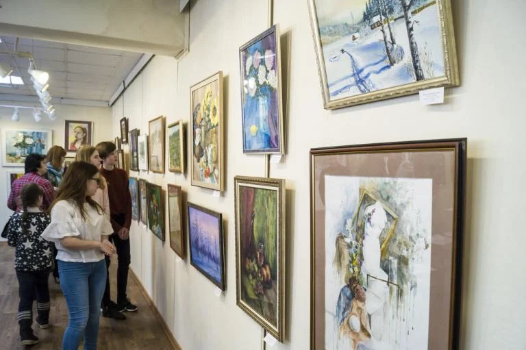 Открытие городской выставки "Нижневартовские сезоны. Весна театральная – 2019".