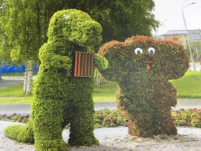 Выращенные цветочные фигуры и установленные на улично-дорожной сети города Нижневартовска в 2014-2015 гг.