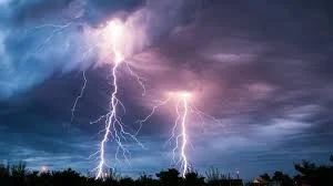 В Югре 15 мая ожидаются гроза и сильные порывы ветра