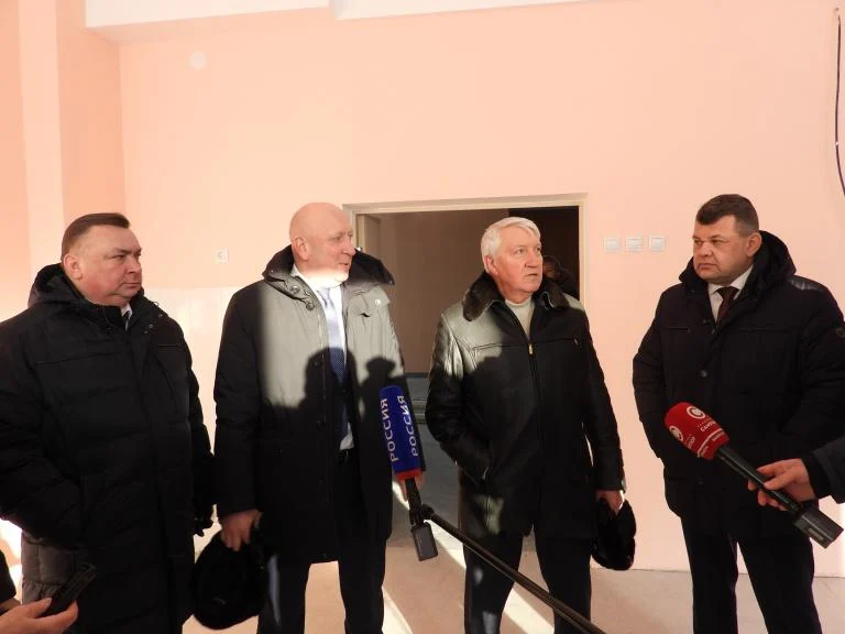 На депутатском контроле: строительство школы и больницы