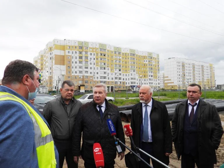 В Нижневартовске продолжается строительство дорог