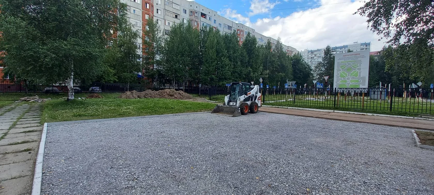 Новые спортплощадки для школьников Нижневартовска /ФОТО/