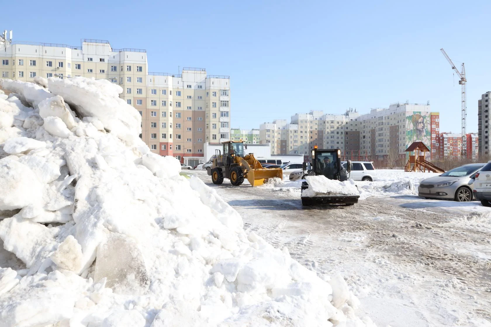 Рабочий день у дорожных служб продлен из-за непогоды 