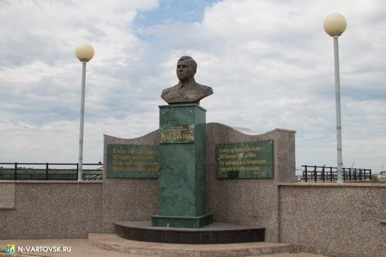 ПАМЯТНИК ПОЭТУ - ГЕРОЮ СОВЕТСКОГО СОЮЗА МУСЕ ДЖАЛИЛЮ